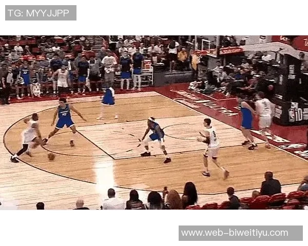 姚明与篮网新秀杰明同框合影引发热议谁能在巨人面前不变矮人