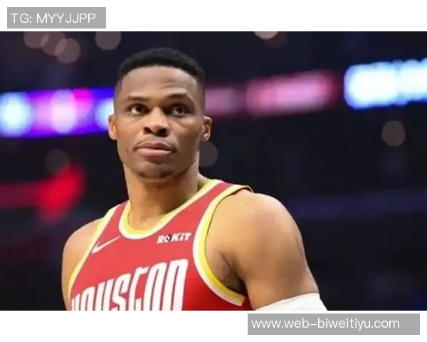 威少训练馆挥汗如雨新赛季去向仍悬而未决引发球迷热议